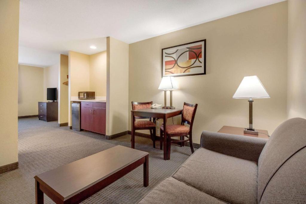 Quality Inn & Suites Arbor Zewnętrze zdjęcie